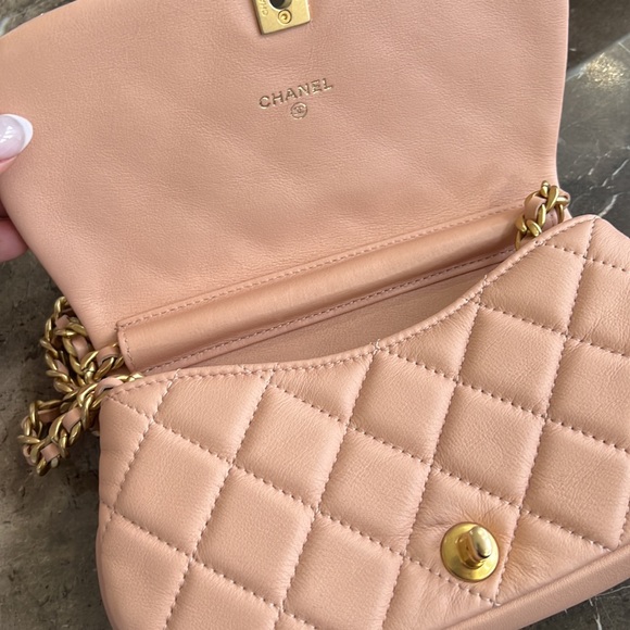 CHANEL Calfskin Quilted Coco Mail Clutch With Chain Light Pink ❌SOLD❌ - Picture 7 of 8